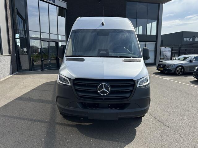 Mercedes-Benz eSprinter 320 L3 Select 81kWh / Snel laden 115kw / Trekhaak / Distronic / MBUX / Smartphone-intergratie / 270 Graden achterdeuren