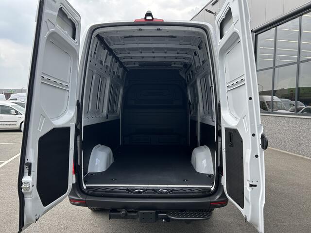 Mercedes-Benz eSprinter 320 L2 H2 Pro 81kWh / Snel laden 115Kw / Trekhaak / MBUX / Navigatie / Camera / Cruise control / Airco / 270 Graden achterdeuren