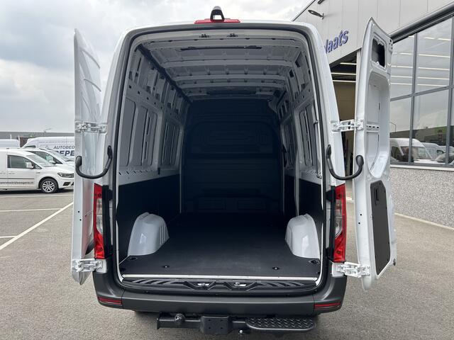 Mercedes-Benz eSprinter 320 L2 H2 Pro 81kWh / Snel laden 115Kw / Trekhaak / MBUX / Navigatie / Camera / Cruise control / Airco / 270 Graden achterdeuren