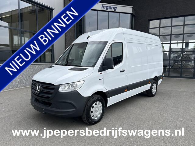 Mercedes-Benz eSprinter 320 L2 H2 Pro 81kWh / Snel laden 115Kw / Trekhaak / MBUX / Navigatie / Camera / Cruise control / Airco / 270 Graden achterdeuren