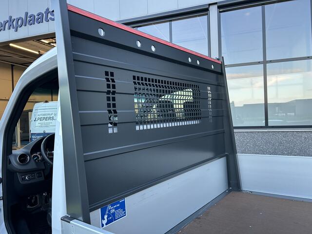 Mercedes-Benz eSprinter 320 L2 Select 81kWh / Snel laden 115kw / Open laadbak / Trekhaak / Distronic / MBUX / Smartphone-intergratie / Camera