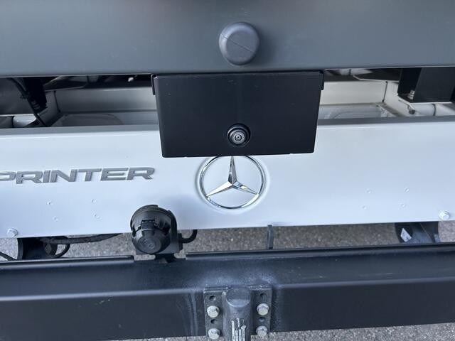 Mercedes-Benz eSprinter 320 L2 Select 81kWh / Snel laden 115kw / Open laadbak / Trekhaak / Distronic / MBUX / Smartphone-intergratie / Camera