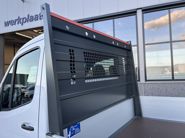 Mercedes-Benz eSprinter 320 L2 Select 81kWh / Snel laden 115kw / Open laadbak / Trekhaak / Distronic / MBUX / Smartphone-intergratie / Camera