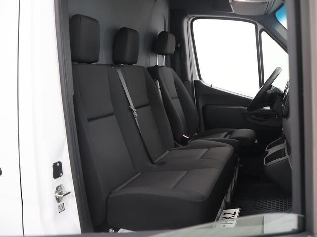 Mercedes-Benz eSprinter 314 | 81 Kwh | L2 H2 | RWD | PRO | 312 KM RANGE | Apple Carplay/Android Auto | Betimmering laadruimte | 3 zits | Trekhaak | Stoelverwarming | Achteruitrijcamera | Certified