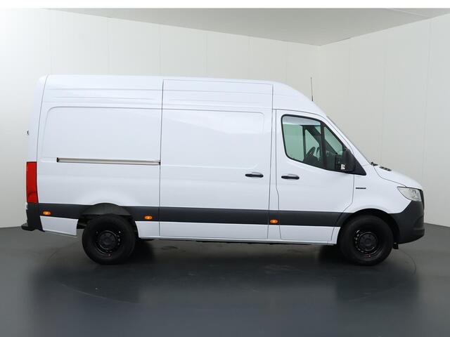 Mercedes-Benz eSprinter 320 L2 PRO | L2 H2 | 81 kWh | SNELLADEN 115 kWh | ACHTERUITRIJCAMERA | STOELVERWARMING | AIRCO | SMARTPHONE INTEGRATIE PAKKET | 3-ZITS | CRUISE CONTROL | W73 OPSTAP ACHTERDEUREN | CERTIFIED
