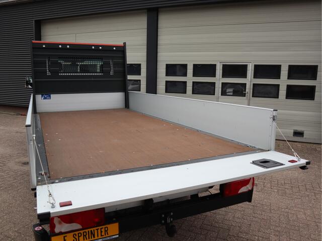 Mercedes-Benz eSprinter 320 81kWh L3 Open Laadbak 430 cm - Select - MBUX - Camera