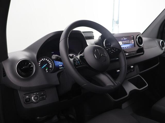 Mercedes-Benz eSprinter 414 L2H2 Pro 81kWh 2000 KG Trekhaak | Cruise-Controle | MBUX | Achteruitrijcamera | DC laden 115 kW | Smartphone integratie pakket |