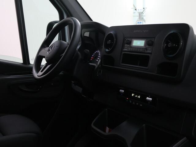 Mercedes-Benz eSprinter L2 H2 | 55 kWh | 141 KM WLTP | 2-ZITS | PARKEERCAMERA | STOELVERWARMING | CERTIFIED