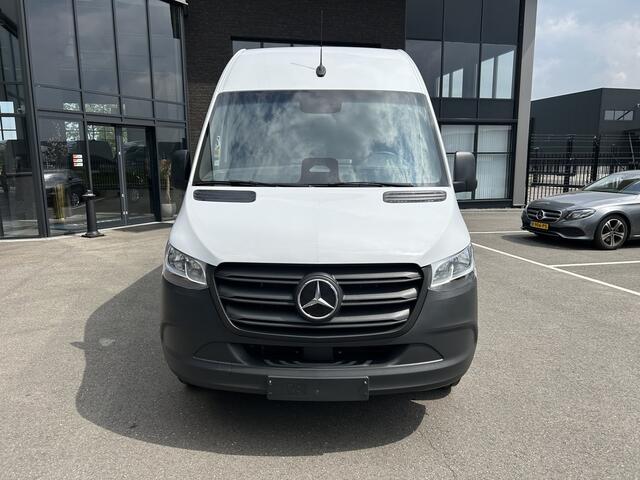 Mercedes-Benz eSprinter 320 L2 H2 Pro 81kWh / Snel laden 115Kw / Trekhaak / MBUX / Navigatie / Camera / Cruise control / Airco / 270 Graden achterdeuren .
