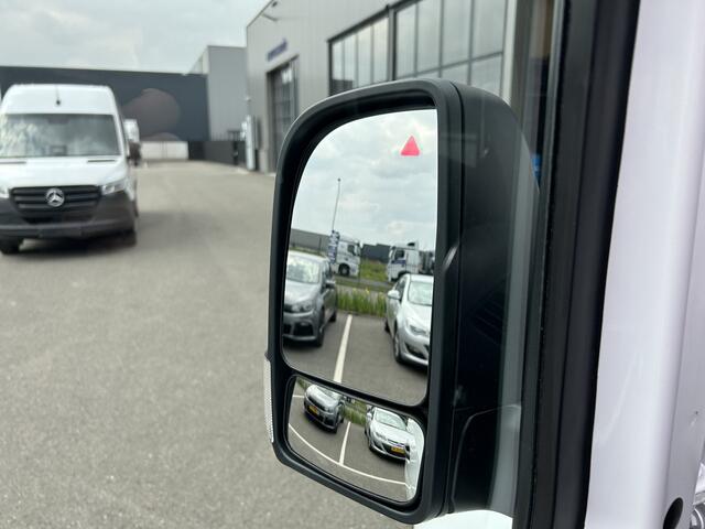 Mercedes-Benz eSprinter 320 L2 H2 Pro 81kWh / Snel laden 115Kw / Trekhaak / MBUX / Navigatie / Camera / Cruise control / Airco / 270 Graden achterdeuren .