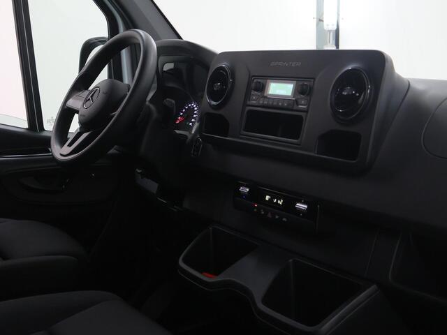Mercedes-Benz eSprinter L2 H2 | 134 KM WLTP | 55 kWh | 3-ZITS | PARKEERCAMERA | STOELVERWARMING | CERTIFIED