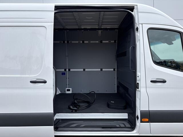 Mercedes-Benz eSprinter 314 Pro 81kWh Nieuw model! 313km WLTP 2000kg Trekvermogen L2 115kw Snelladen Adaptieve Cruise Widescreen Camera
