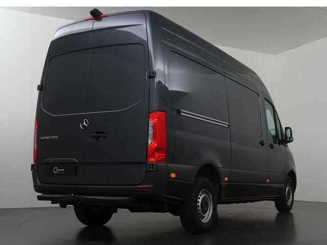Mercedes-Benz eSprinter 414 | L2 H2 | PRO | 81kWh | CRUISE CONTROL | 3-ZITS | APPLE CARPLAY / ANDROID AUTO | STANDKACHEL | PARKEERCAMERA | 115 KWH SNELLADEN | TREKHAAK