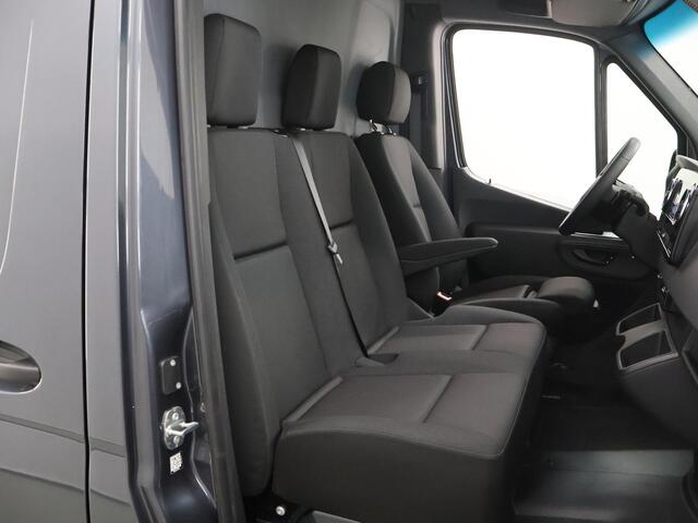 Mercedes-Benz eSprinter 414 | L2 H2 | PRO | 81kWh | CRUISE CONTROL | 3-ZITS | APPLE CARPLAY / ANDROID AUTO | STANDKACHEL | PARKEERCAMERA | 115 KWH SNELLADEN | TREKHAAK