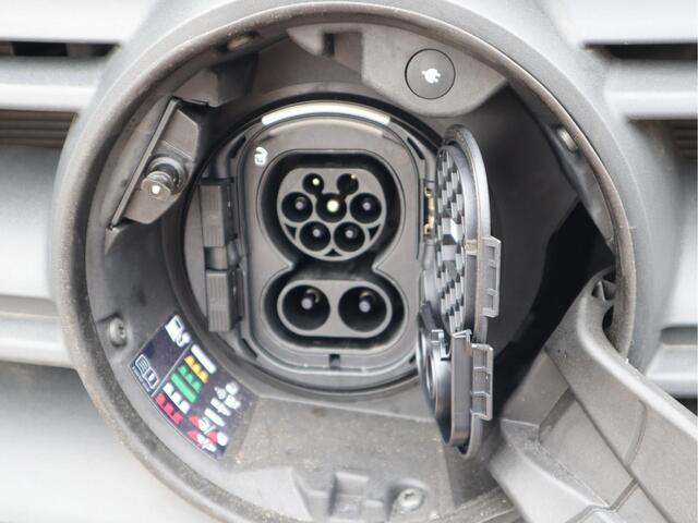 Mercedes-Benz eSprinter 314 56 kWh L2H2 RWD - New Model - LED - Winter pakket