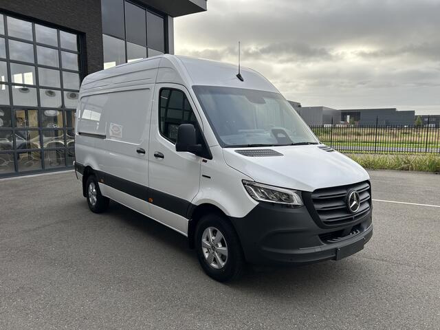 Mercedes-Benz eSprinter 320 L2 H2 Select 81kWh / Snel laden 115Kw / LED / Distronic / Carplay / Navigatie / Camera / LMV / 270 Graden achterdeuren