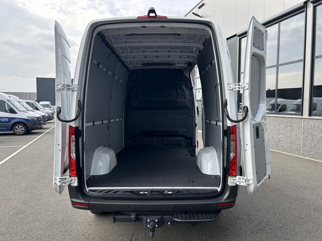 Mercedes-Benz eSprinter 320 L2 H2 Pro 81kWh / Snel laden 115Kw / Trekhaak / Parkeersensoren / MBUX / Navigatie / Camera / Cruise control / Airco / 270 Graden achterdeuren