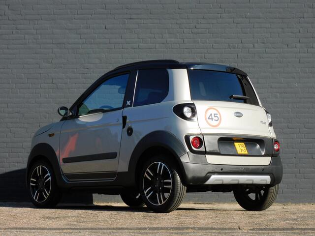 Microcar M.GO Brommobiel 6 White TOPSTAAT! ACHTERUITRIJCAMERA! PARKEERSENSOREN! BLUETOOTH!