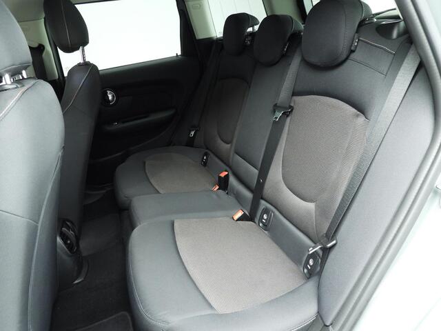 Mini CLUBMAN One Panoramadak / Getint glas / PDC / Climate / Cruise / DAB / Alu wielen 17 inch