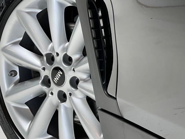 Mini CLUBMAN Mini 1.5 One Blackyard Turbo 102 PK / Airco / Groot Scherm / 17" Gray Spoke Velg / Park Sensors / Licht Pakket / 1e Eigenaar!