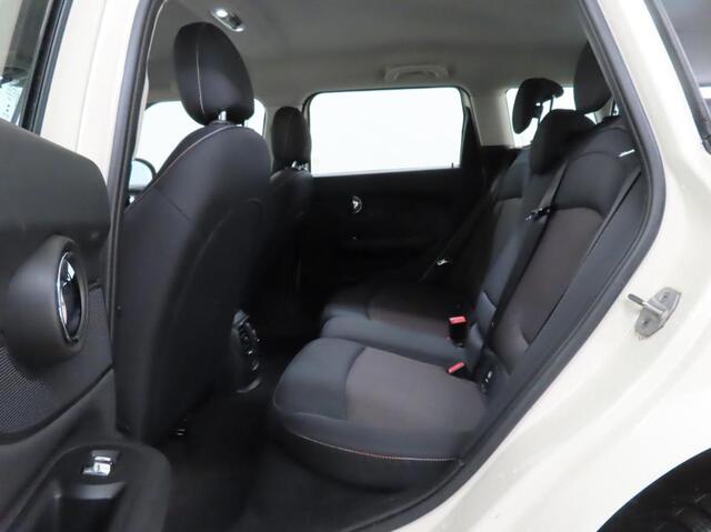 Mini CLUBMAN Mini 1.5 One Chili (102 PK) Keurig-Onderh. BOVAG-Garantie. NL-Auto. Navigatie/Apple-Carplay/Android-Auto, Cruisecontrol, Keyless-Entry/Start, Parkeersensoren, Bluetooth, Lm-Velgen-17Inch, Privacy-Glas