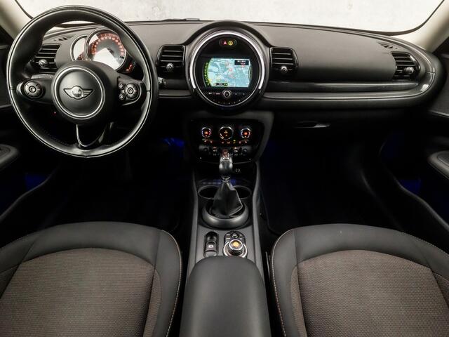 Mini CLUBMAN Mini 1.5 One Pepper Sport Automaat (NAVIGATIE, CLIMATE, STOELVERWARMING, GETINT GLAS, SPORTSTOELEN, CRUISE, PARKEERSENSOREN, NIEUWSTAAT)