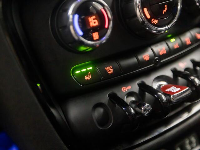 Mini CLUBMAN Mini 1.5 One Pepper Sport Automaat (NAVIGATIE, CLIMATE, STOELVERWARMING, GETINT GLAS, SPORTSTOELEN, CRUISE, PARKEERSENSOREN, NIEUWSTAAT)