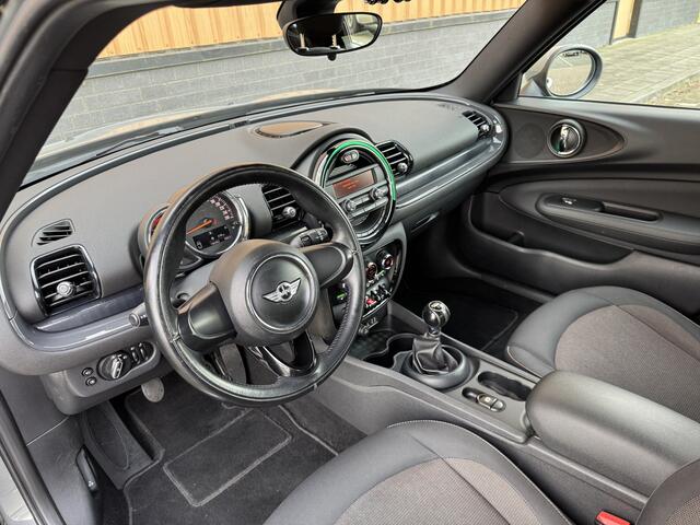 Mini CLUBMAN Mini 1.5 One Pepper Serious Business | Stoelverwarming | Keyless Go / Keyless Entry | Airconditioning | 17" Lichtmetaal | Parkeersensoren | Bluetooth | Isofix | Elektrische Ramen |