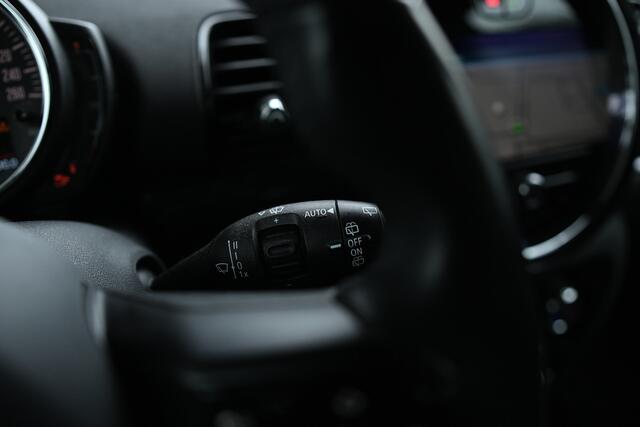 Mini CLUBMAN One Classic / Comfortstoelen / LED / PDC / Cruise Control / Navigatie / Apple CarPlay / 17" LMV