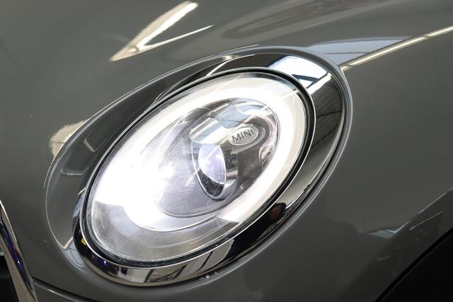 Mini CLUBMAN One Salt Business / Navigatie / LED / Climate Control / Parkeersensoren voor+achter / 16 Inch / Bluetooth / Extra Getint Glas / Cruise Control / Sportstuurwiel / Chrome Line