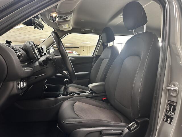 Mini CLUBMAN 1.5 One Pepper/ 17'' LMV/ Stoelverw./ Keyless/ Clima/ Cruise/ Elek. pakket/ Isofix/ Bluetooth/ Armsteun/ Multi. LEDER. Stuur/ Mistl./ PDC/ Chroom/ LED Dagrijverl.