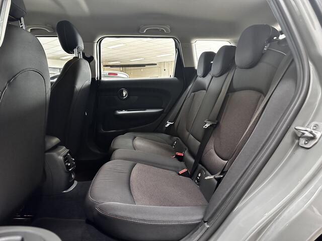Mini CLUBMAN 1.5 One Pepper/ 17'' LMV/ Stoelverw./ Keyless/ Clima/ Cruise/ Elek. pakket/ Isofix/ Bluetooth/ Armsteun/ Multi. LEDER. Stuur/ Mistl./ PDC/ Chroom/ LED Dagrijverl.