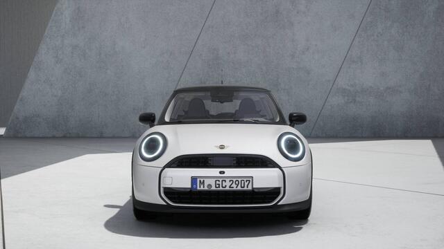 Mini COOPER Hatchback C Classic Automaat / LED / Comfort Access / Head-Up / Parking Assistant / Stoelverwarming / Driving Assistant