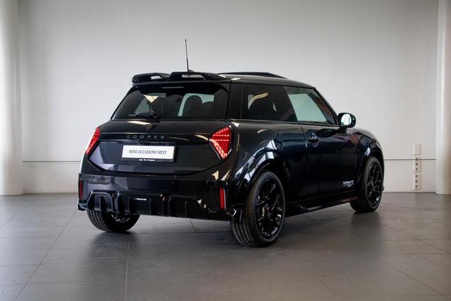 Mini COOPER 3-deurs 1.5 C John Cooper Works | Glazen Panoramadak | Headup display | Driving Assistant |