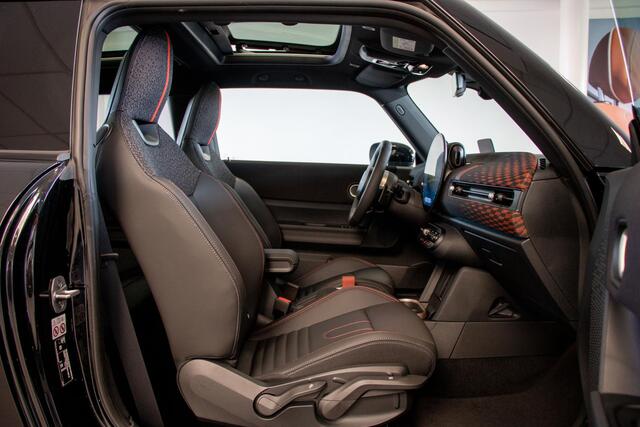 Mini COOPER 3-deurs 1.5 C John Cooper Works | Glazen Panoramadak | Headup display | Driving Assistant |
