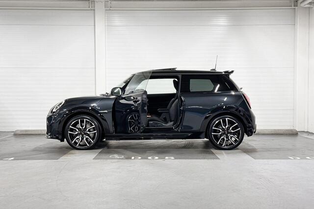 Mini COOPER C | John Cooper Works Trim | Pakket XL | 18" John Cooper Works Lap Spoke two-tone