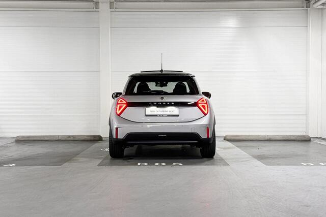 Mini COOPER C | Favoured Trim | Pakket XL | 18" Slide Spoke Two-Tone