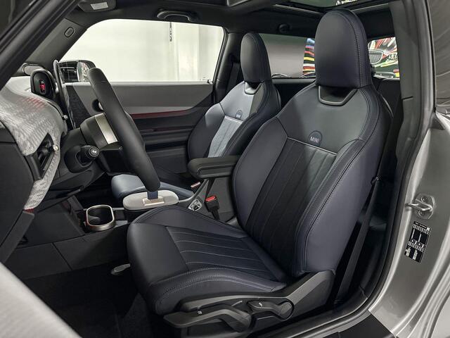 Mini COOPER C | Favoured Trim | Pakket XL | 18" Slide Spoke Two-Tone