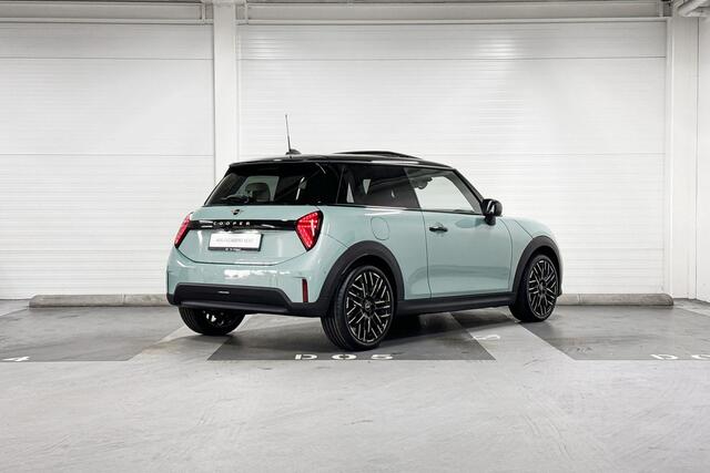 Mini COOPER C | Favoured Trim | Pakket M | 18" Night Flash Spoke 2-tone