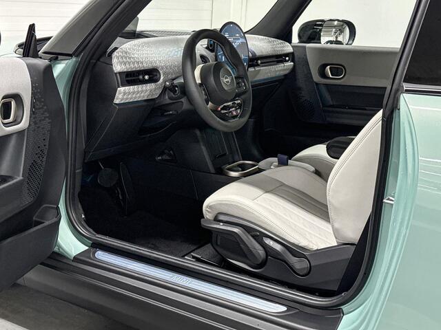 Mini COOPER C | Favoured Trim | Pakket M | 18" Night Flash Spoke 2-tone