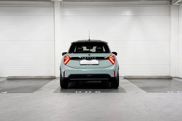 Mini COOPER C | Favoured Trim | Pakket M | 18" Night Flash Spoke 2-tone