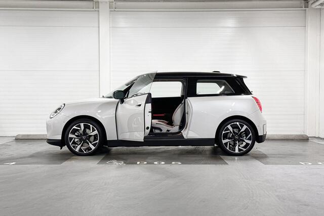 Mini COOPER E | Classic Trim | Pakket S | 18" Slide Spoke Two-Tone