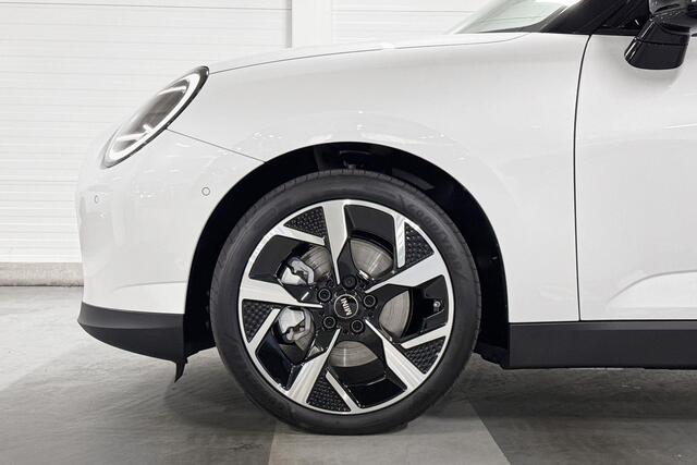 Mini COOPER E | Classic Trim | Pakket S | 18" Slide Spoke Two-Tone