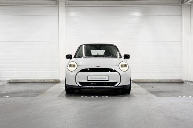 Mini COOPER E | Classic Trim | Pakket S | 18" Slide Spoke Two-Tone