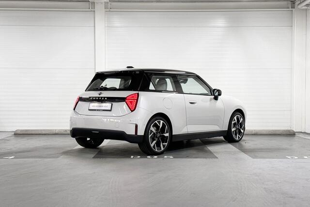 Mini COOPER E | Classic Trim | Pakket S | 18" Slide Spoke Two-Tone