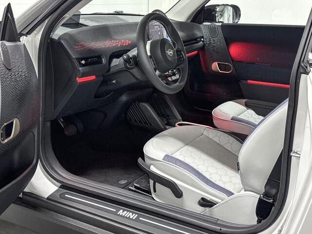 Mini COOPER E | Classic Trim | Pakket S | 18" Slide Spoke Two-Tone