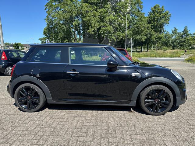 Mini COOPER Mini 1.5 Chili Serious Business JCW Navi Pano NAP