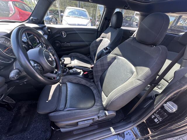 Mini COOPER Mini 1.5 Chili Serious Business JCW Navi Pano NAP