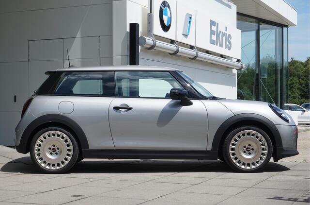 Mini COOPER Mini 1.5 C Essential Driving Assistant | 18 inch JCW | Apple CarPlay | Navigatie