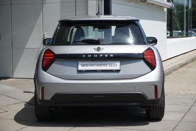 Mini COOPER Mini 1.5 C Essential Driving Assistant | 18 inch JCW | Apple CarPlay | Navigatie